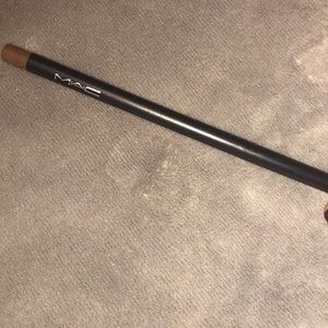 Mac lingering eye brows crayon